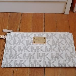 Available! Michael Kors Envelope Wristlet